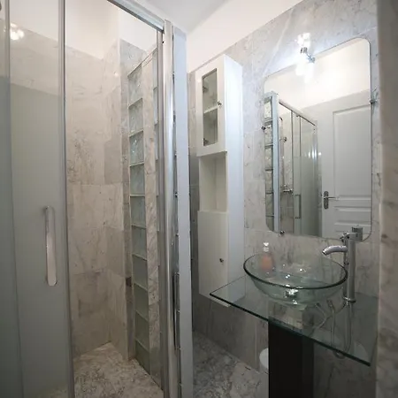 Apartment Designer Flat